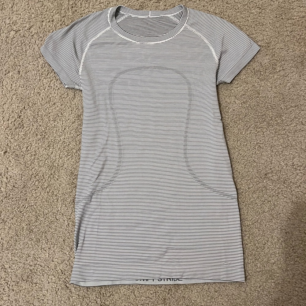 Lululemon swiftly tech top